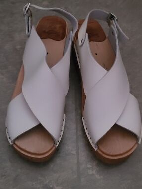 Classic White Crisscross Slingback Sandals for Women